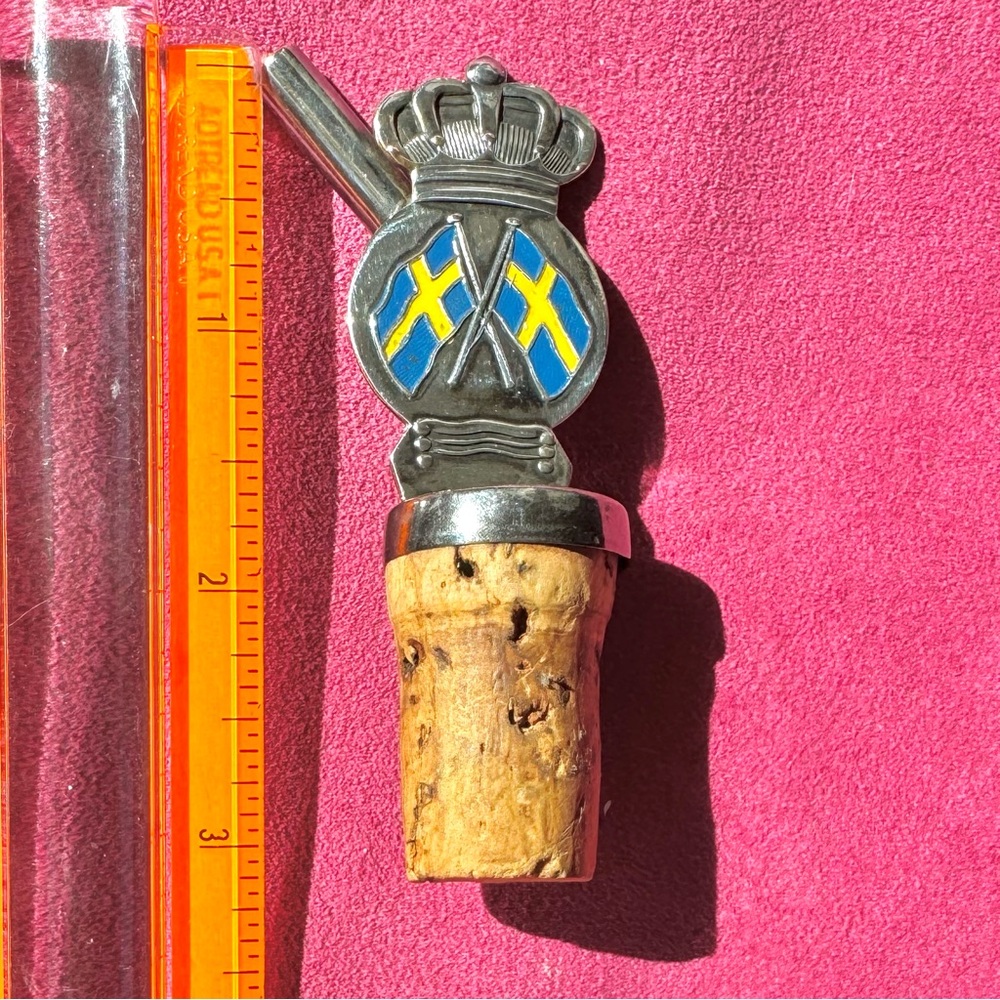 Vintage Bottle Stopper / Pourer with Swedish Flag -  Silver and Cork - Picture 6 of 10